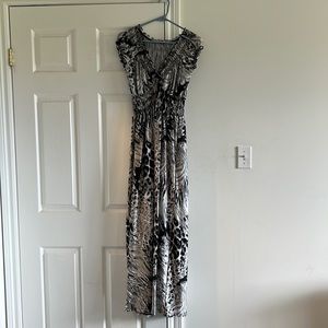 LONG BLACK AND WHITE STRETCHY DRESS